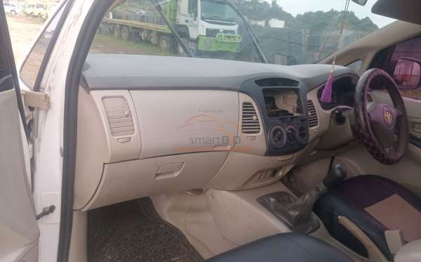 TOYOTA INNOVA