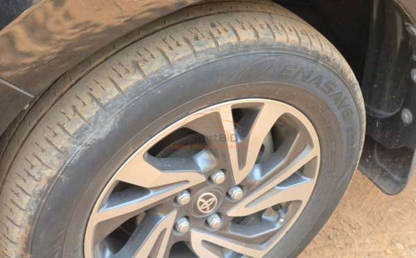 TOYOTA INNOVA V