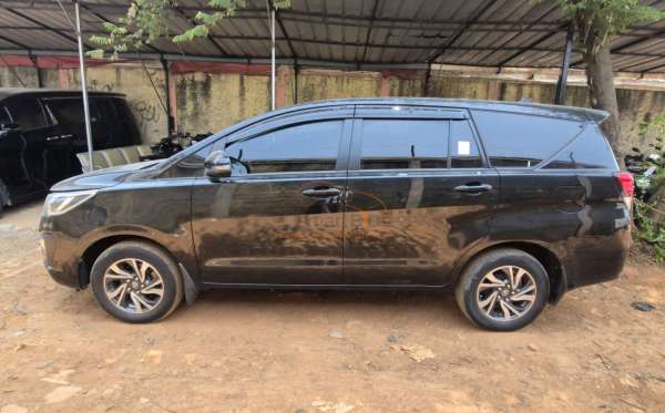 TOYOTA INNOVA V