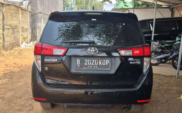 TOYOTA INNOVA V