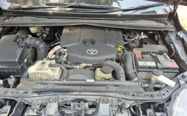 TOYOTA INNOVA V