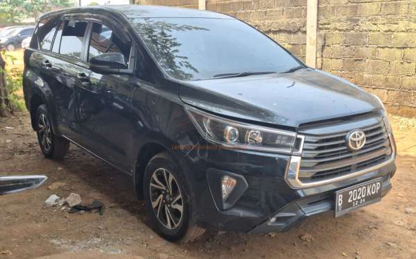 TOYOTA INNOVA V
