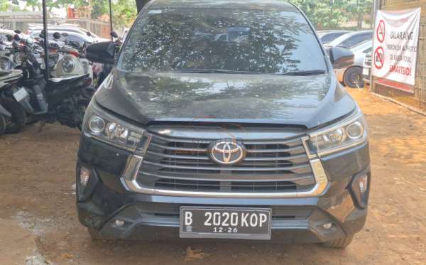 TOYOTA INNOVA V