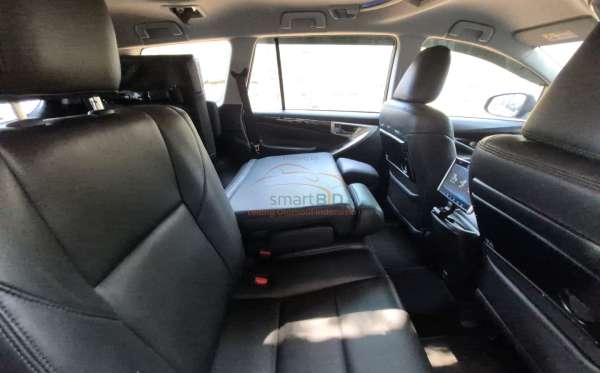 TOYOTA INNOVA V