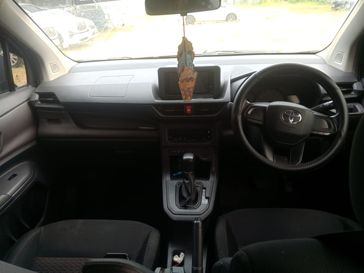 TOYOTA AVANZA  1.3 E