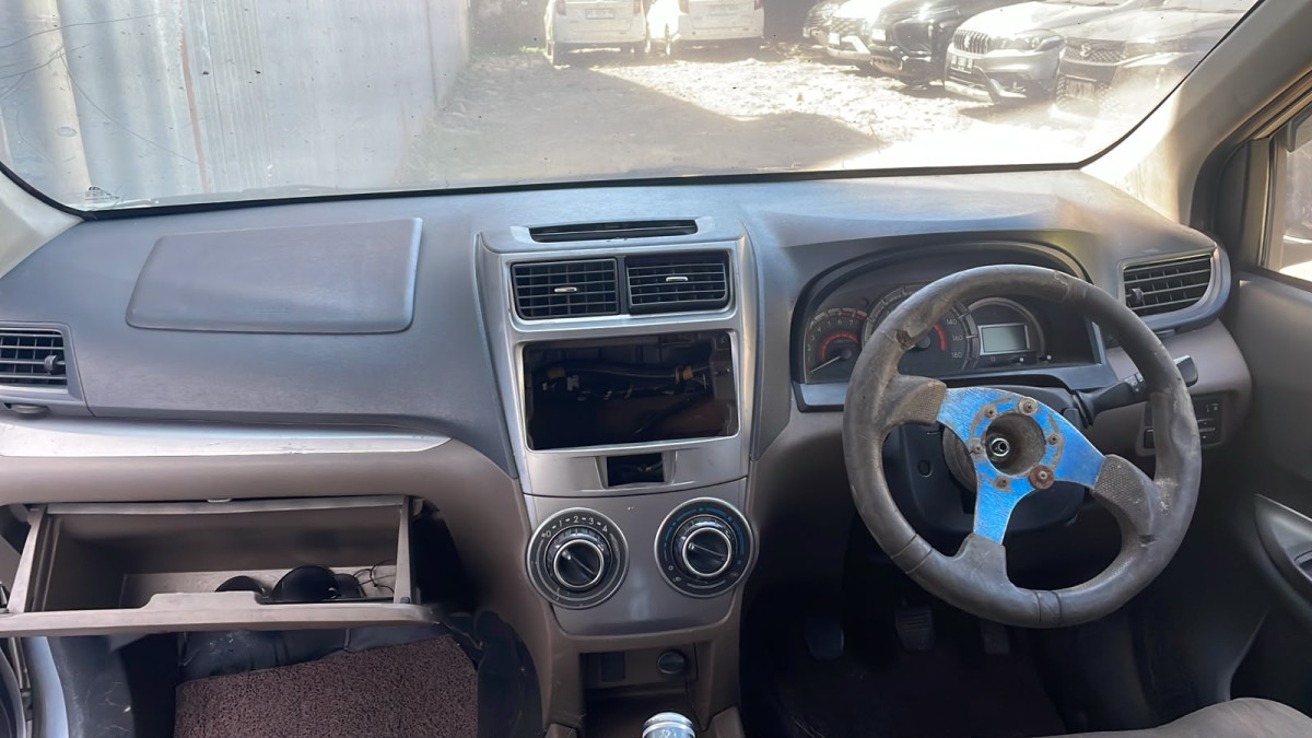 TOYOTA  AVANZA  1.3 G