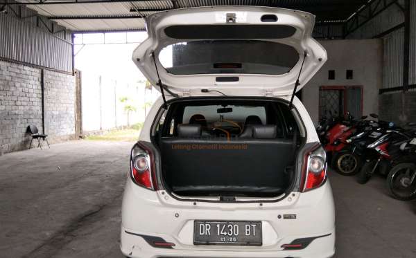 DAIHATSU  AYLA
