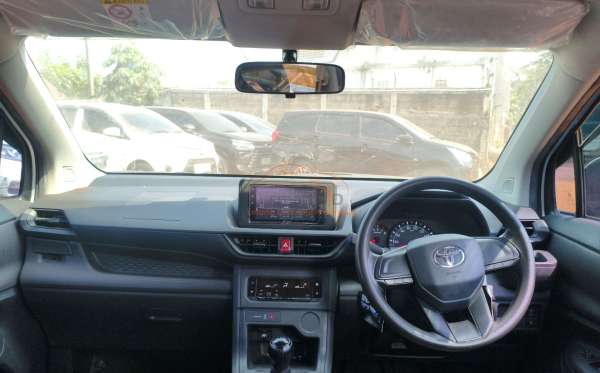 TOYOTA  AVANZA  1.3 E