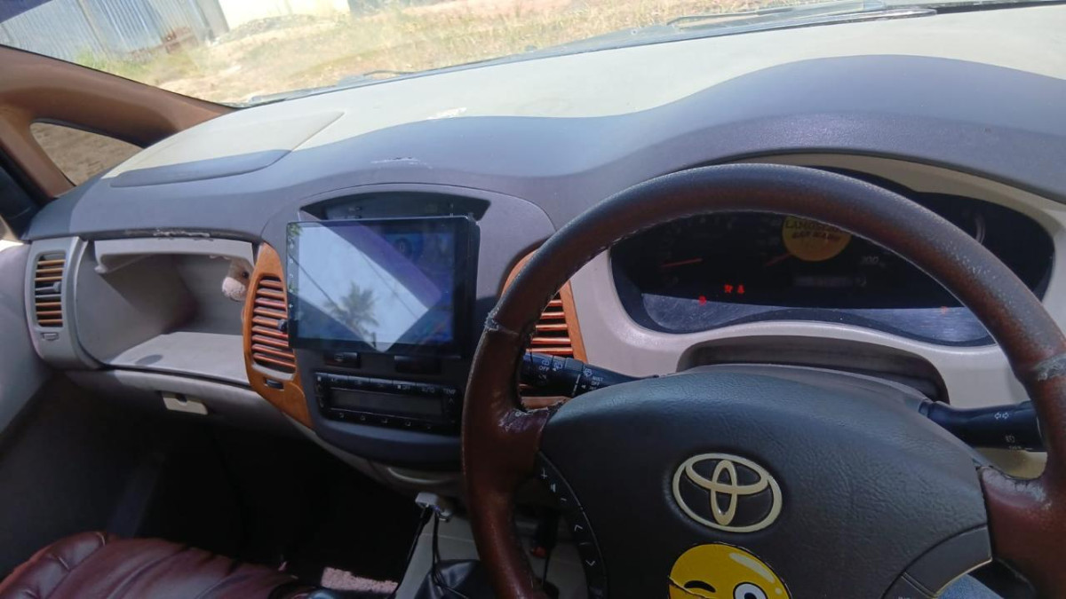 TOYOTA INNOVA  2.0 V