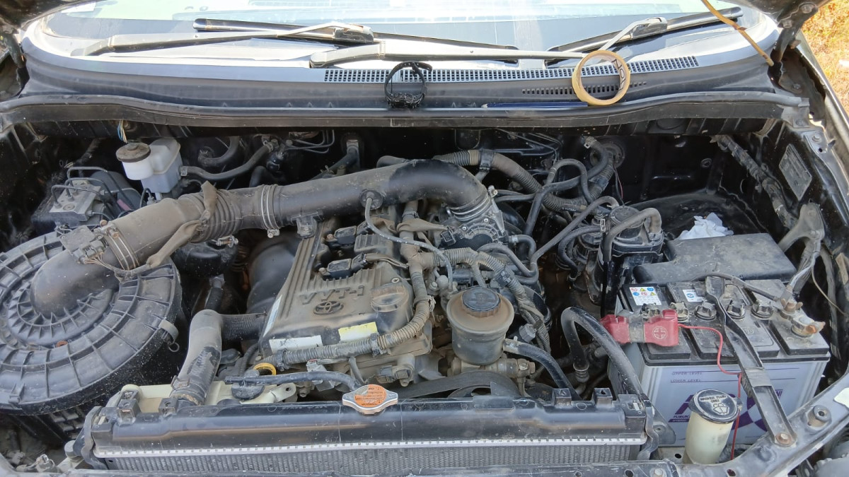 TOYOTA INNOVA  2.0 V