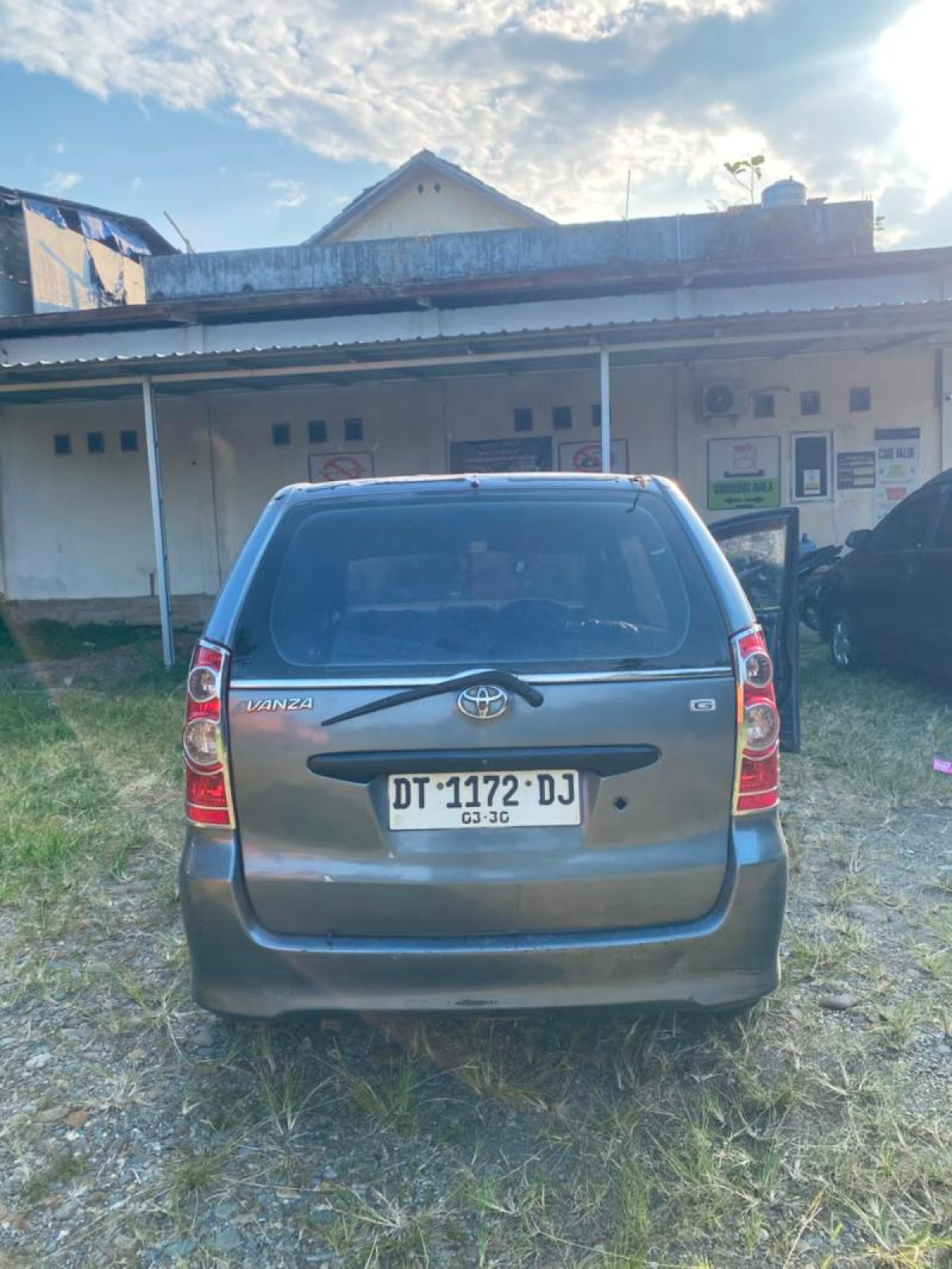 TOYOTA  AVANZA