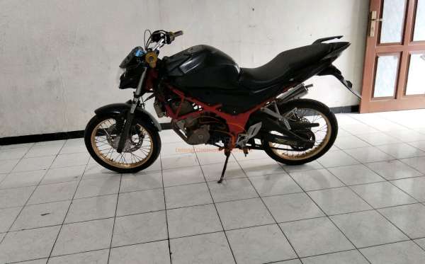 HONDA CBR 150 R