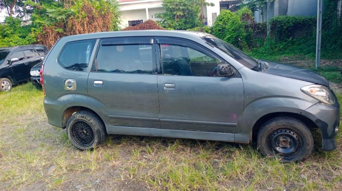 TOYOTA  AVANZA