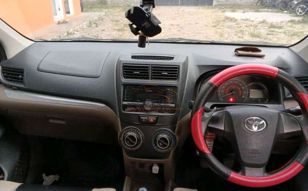 TOYOTA AVANZA
