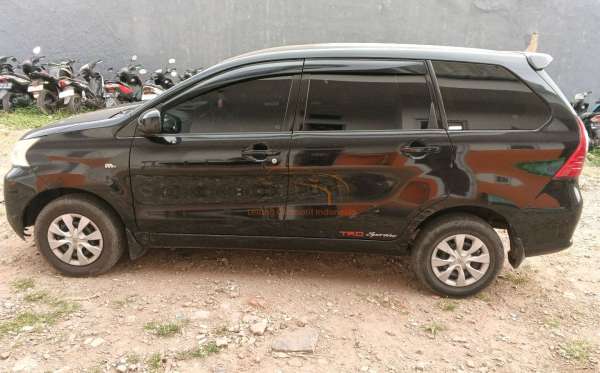 TOYOTA AVANZA