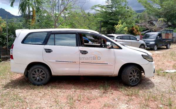 TOYOTA INNOVA