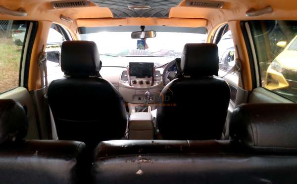 TOYOTA INNOVA