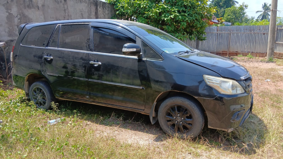 TOYOTA INNOVA  2.0 V