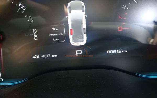 WULING  ALMAZ Almaz 1.5LT LUX + SC CVT (4X2) A/T