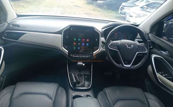 WULING  ALMAZ Almaz 1.5LT LUX + SC CVT (4X2) A/T