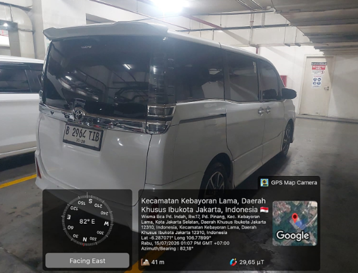 TOYOTA VOXY  2.0 AT