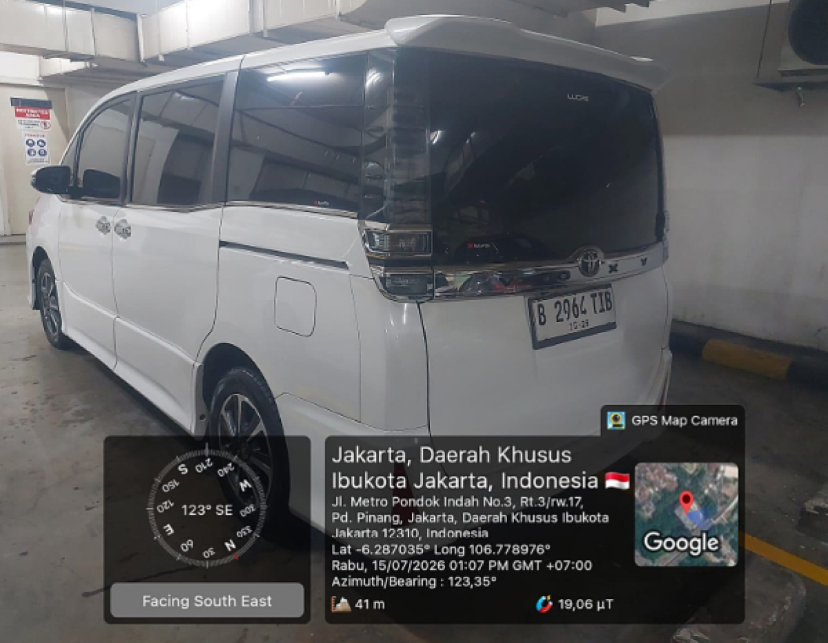 TOYOTA VOXY  2.0 AT