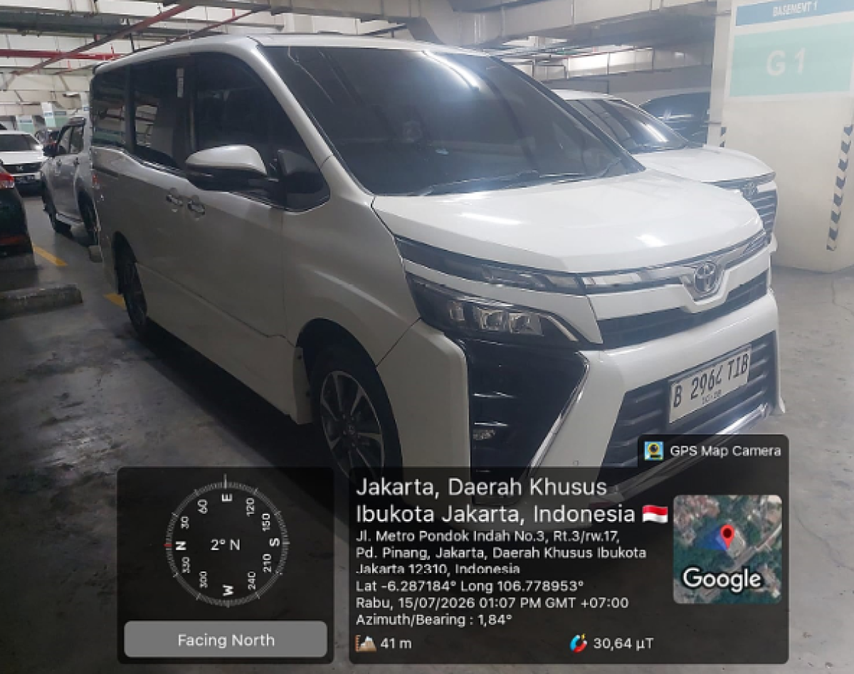 TOYOTA VOXY  2.0 AT