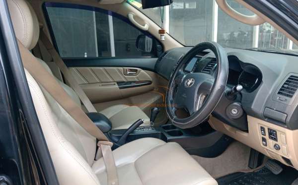 TOYOTA FORTUNER G 2.5
