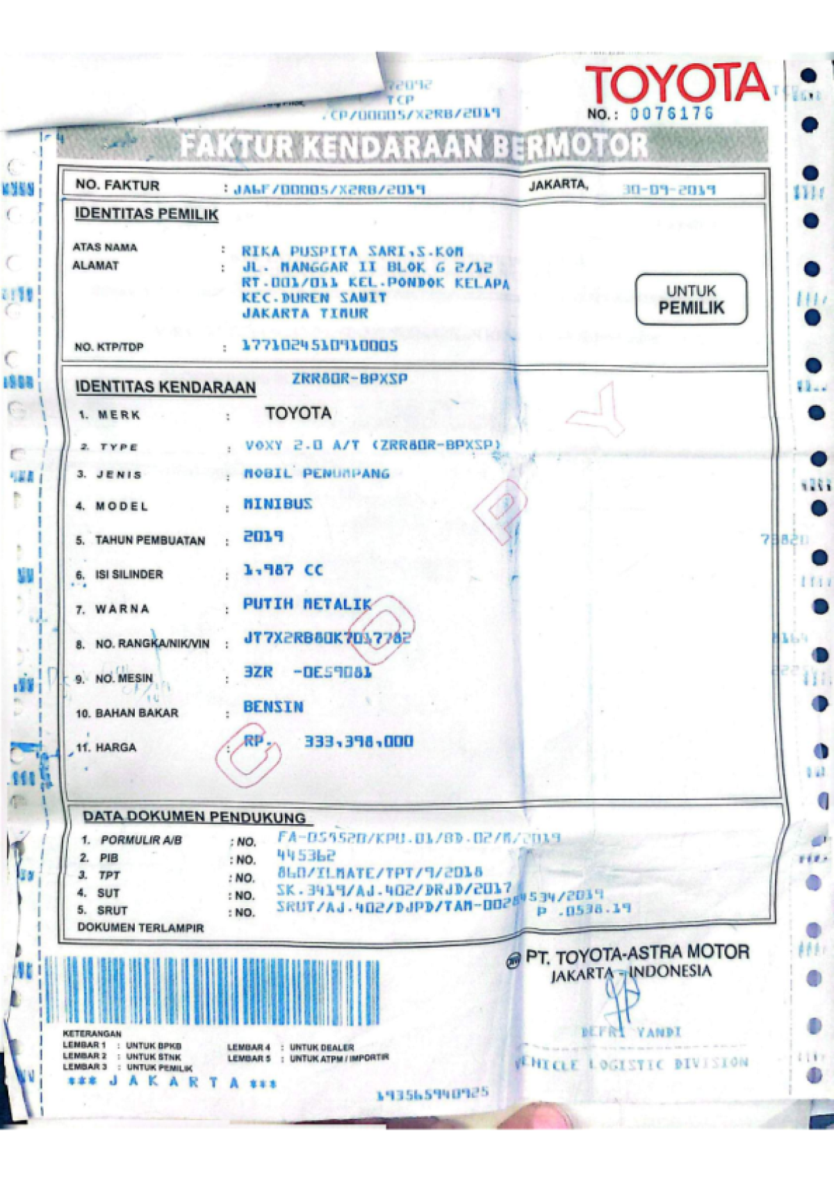TOYOTA VOXY  2.0 AT