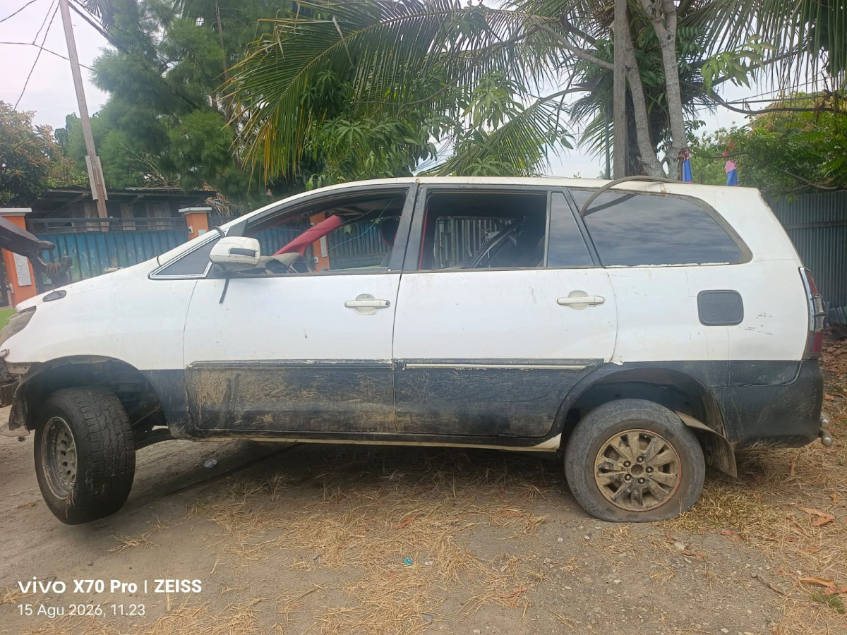 TOYOTA INNOVA  G