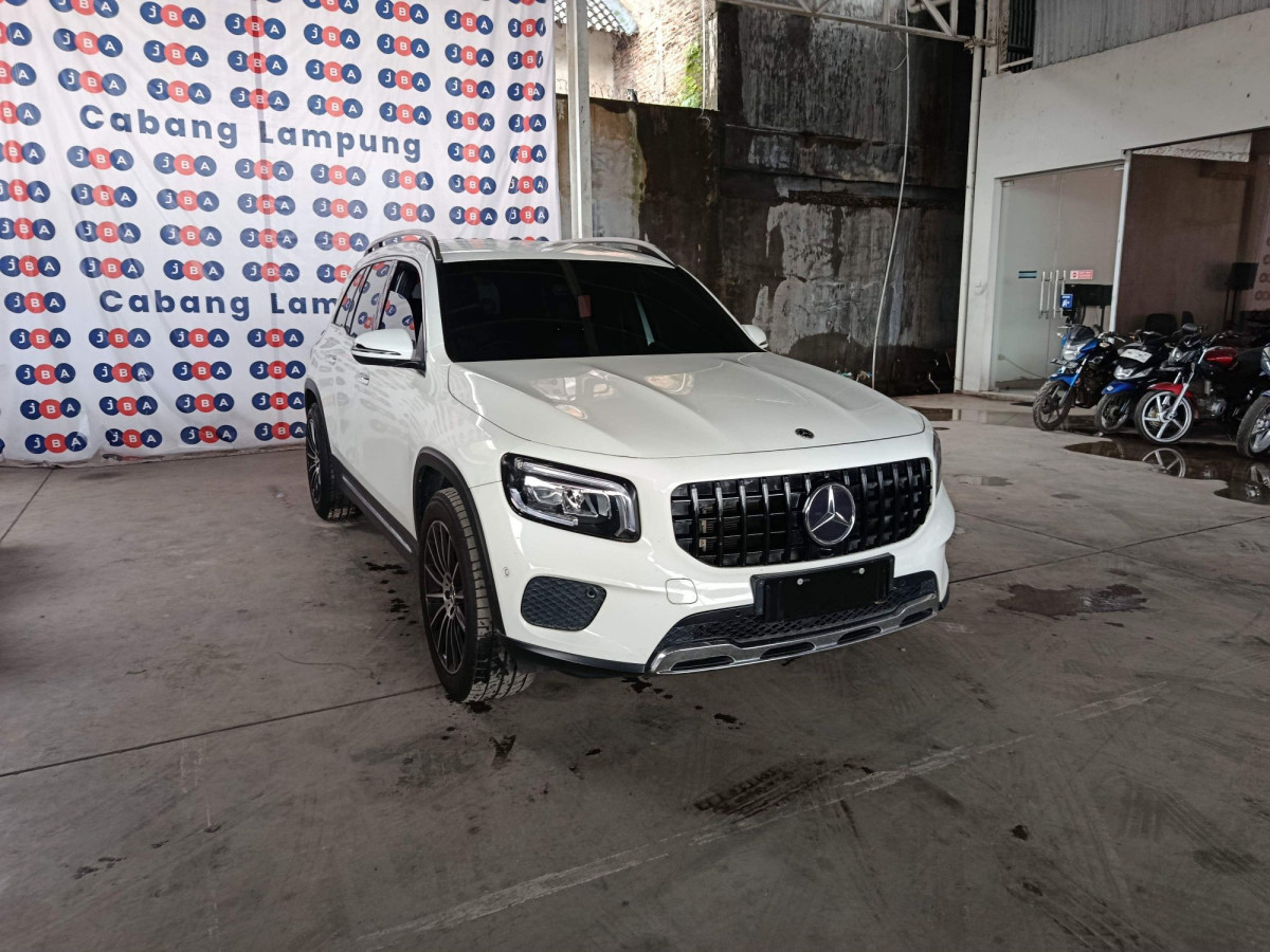 MERCEDES BENZ GLB 200
