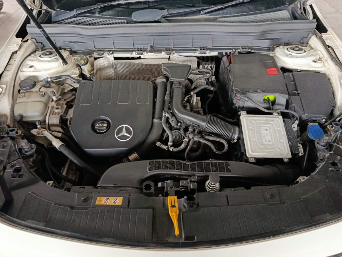 MERCEDES BENZ GLB 200