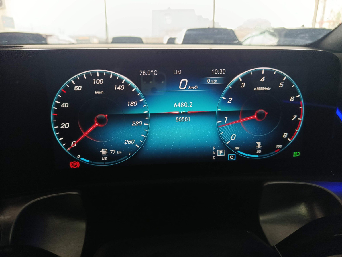 MERCEDES BENZ GLB 200