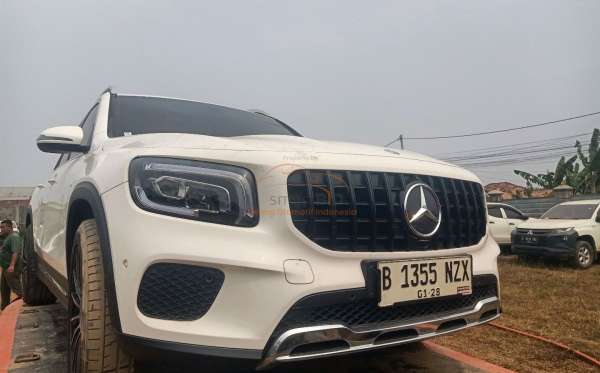 MERCEDES BENZ GLB 200
