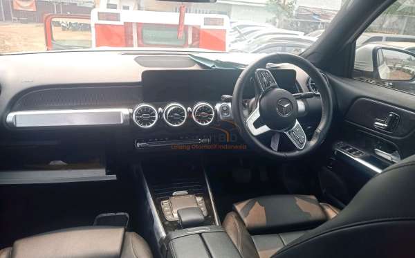 MERCEDES BENZ GLB 200