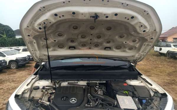 MERCEDES BENZ GLB 200