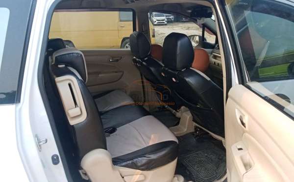 SUZUKI  ERTIGA  SDX