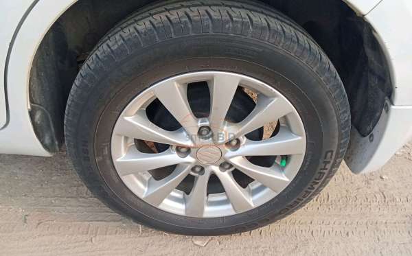 SUZUKI  ERTIGA  SDX