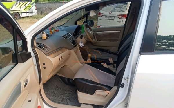 SUZUKI  ERTIGA  SDX