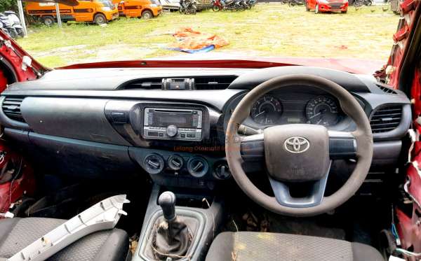 TOYOTA HILUX