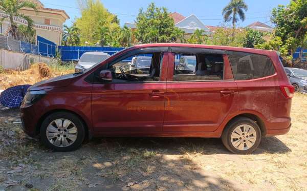WULING CONFERO