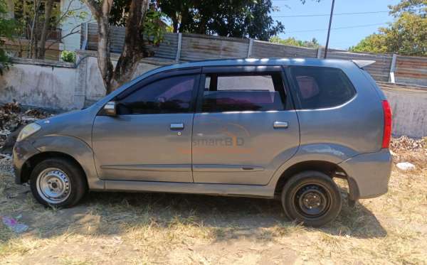 DAIHATSU XENIA