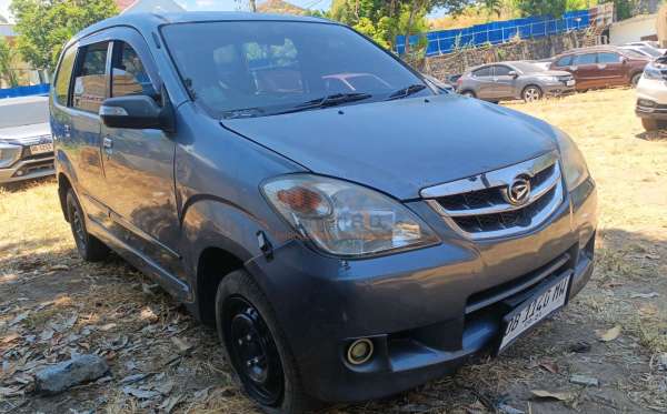 DAIHATSU XENIA