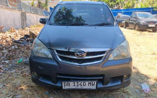 DAIHATSU XENIA