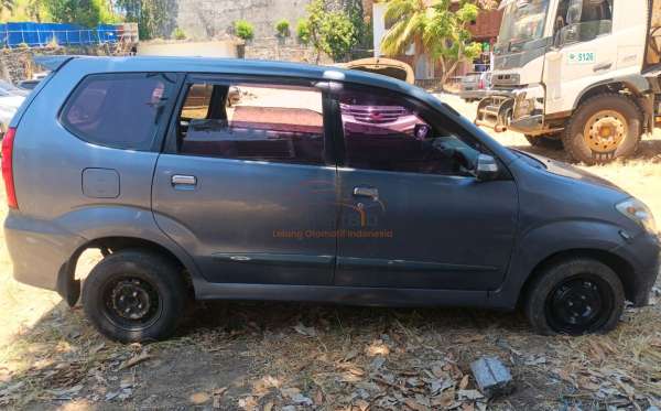 DAIHATSU XENIA