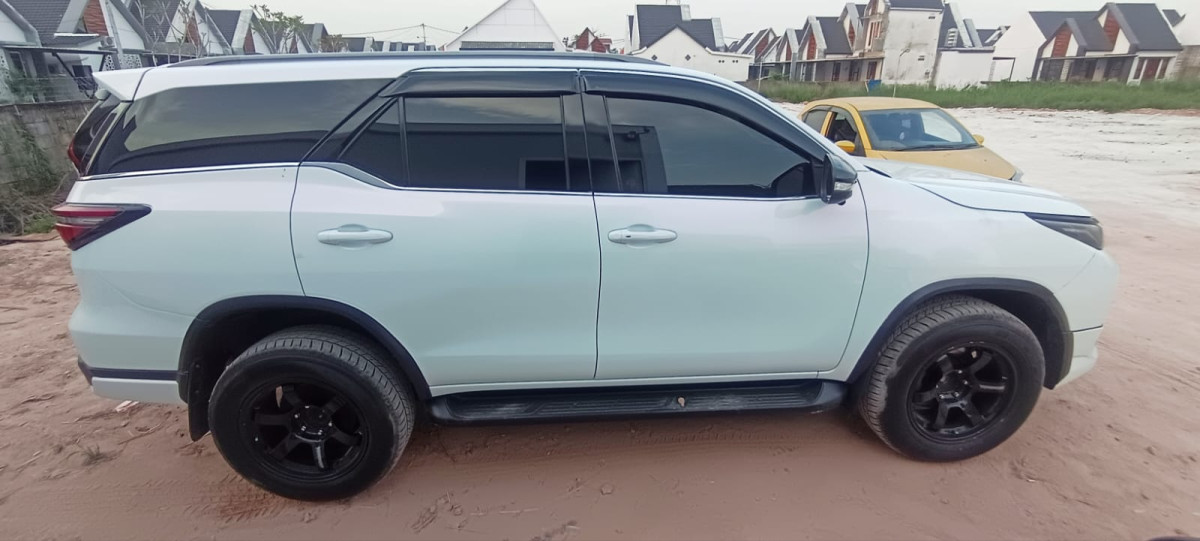 TOYOTA FORTUNER  2.4 VRZ