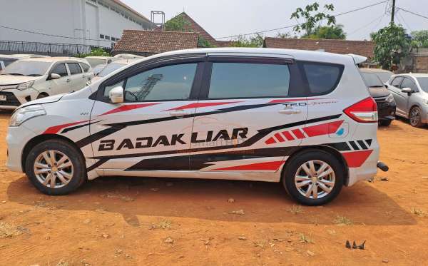 SUZUKI  ERTIGA  SDX