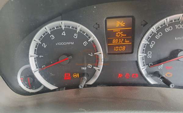 SUZUKI  ERTIGA  SDX