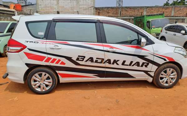 SUZUKI  ERTIGA  SDX