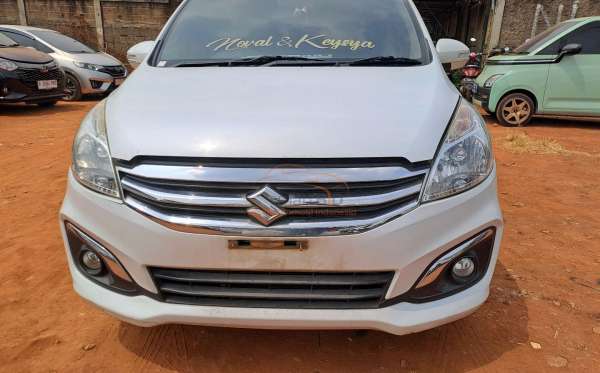 SUZUKI  ERTIGA  SDX